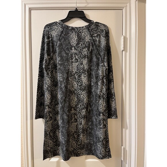 Cable & Gauge womens Short Mini Sheath Dress size Medium Gray Snakeskin Knit $68 - Picture 3 of 5